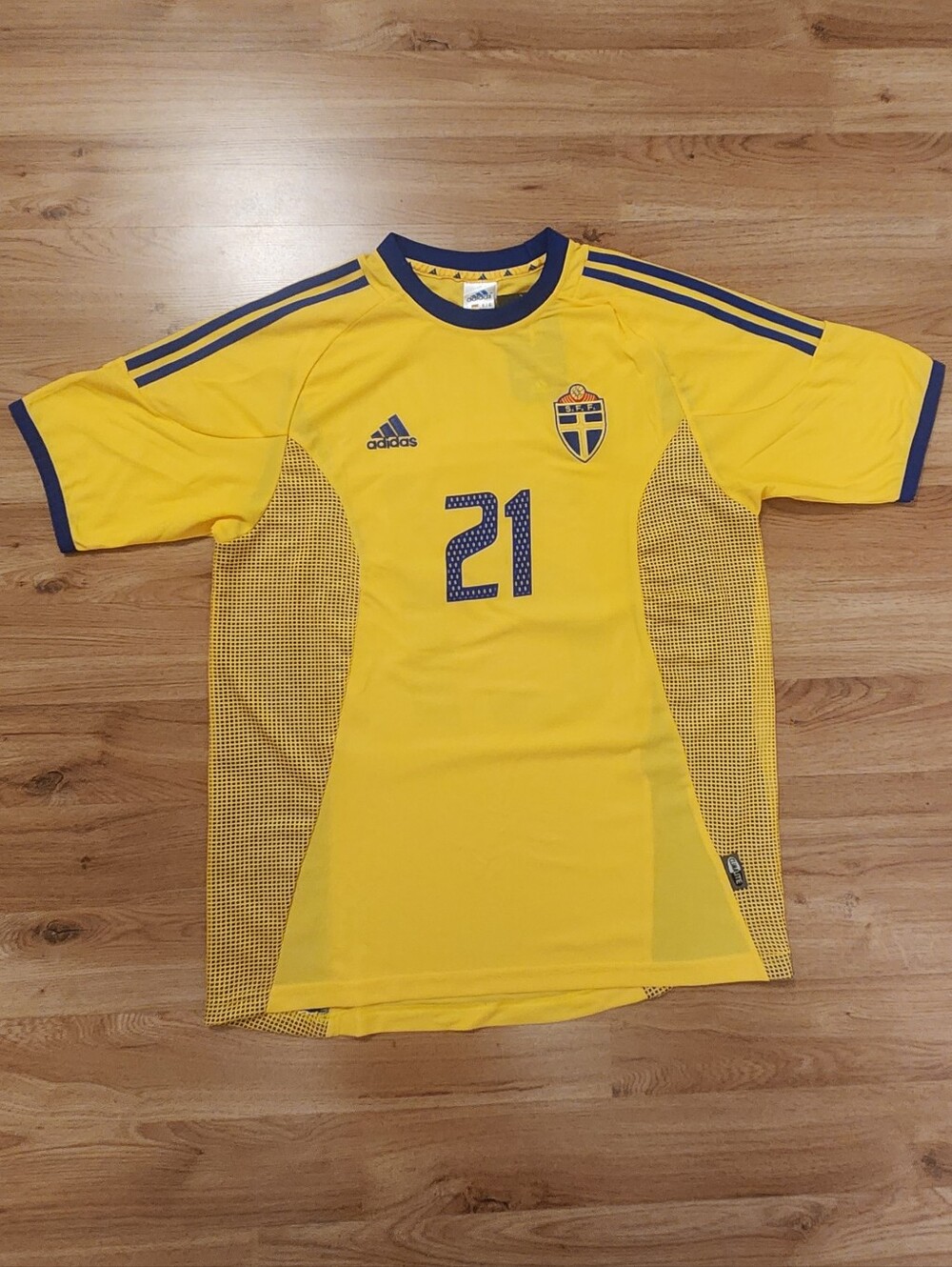 Sweden Zlatan Ibrahimovic 2002 Soccer Jersey XL